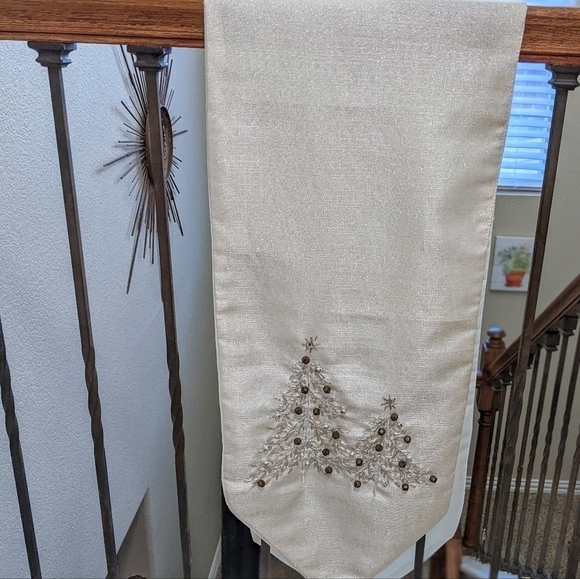 White Winter Holiday Tassel Table Runner with Jingle Bells - Picture 6 of 6